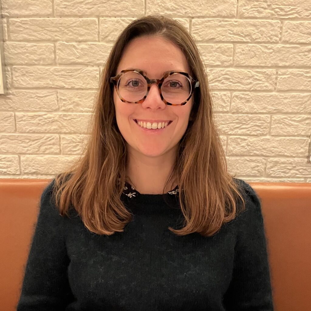 Le Dr. Monnet est spécialisée dans la prise en charge de l'infertilité et aide médicale à la procréation. Elle prend en charge les patientes depuis l'adolescence jusqu'à la ménopause. Elle a été formée en médecine de la reproduction à l'Hôpital Tenon et à la prise en charge des patientes atteintes d'endométriose. Cette spécialité apprise dans ce centre expert lui permet aussi de prendre en charge les patientes pour une autoconservation ovocytaire. Elle réalise également des bilans de fertilité et de pertes de grossesse. Formée en échographie gynécologique par Jean-Marc Levaillant, elle réalise des échographies pelviennes et des hystérosonographies, des Hyfosy, les FERTILITYSCAN et des échographies de datation.